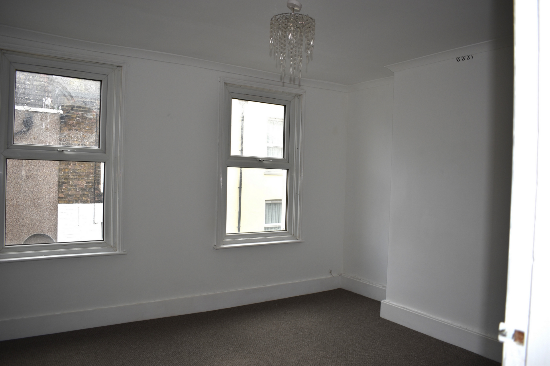 2 bed house to rent in Alexandra Road, Ramsgate 2