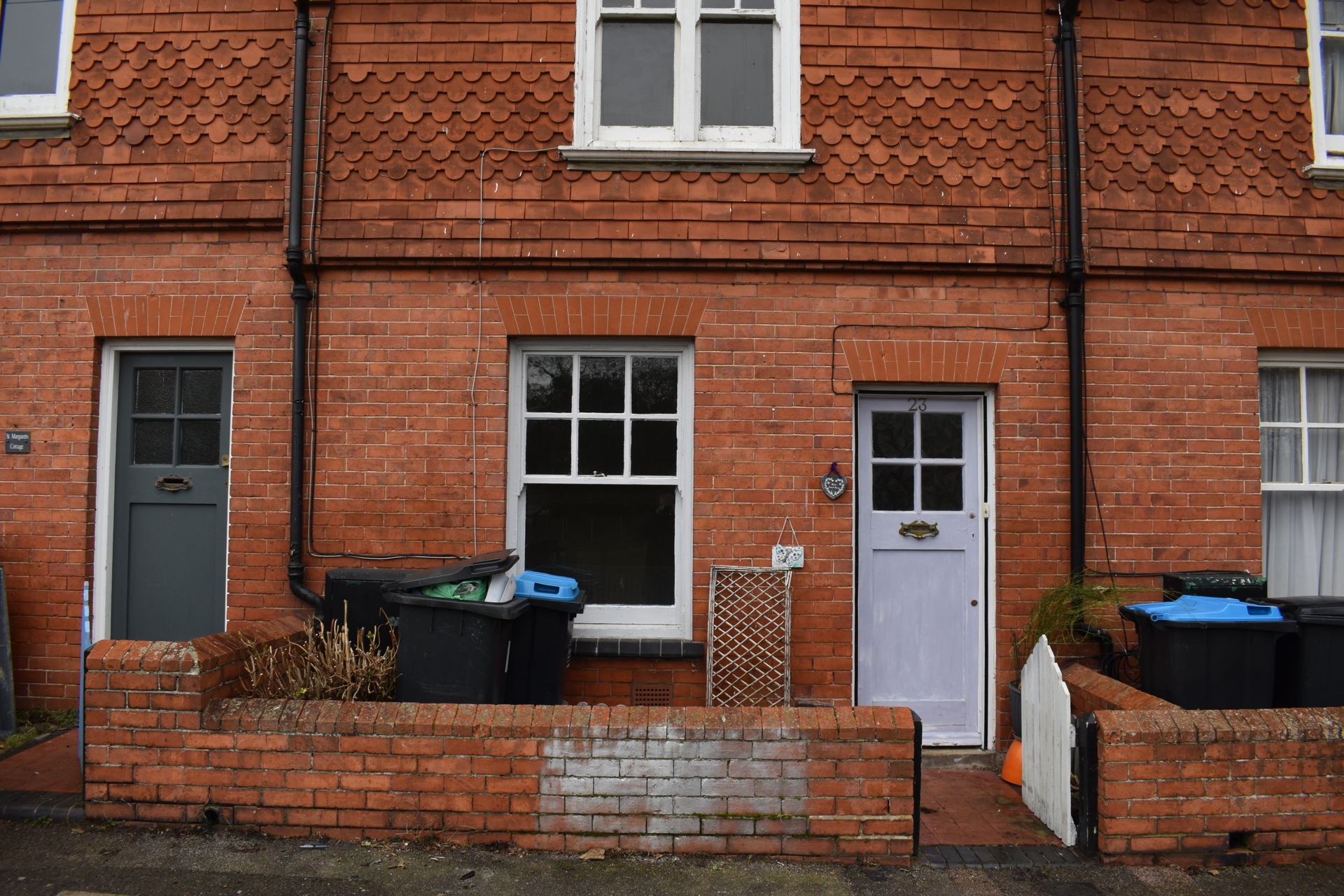 This 2 bedroom house is available now. The kitchen diner has an additional pantry cupboard. The kitchen looks out into the rear garden which has a patio area and storage. 