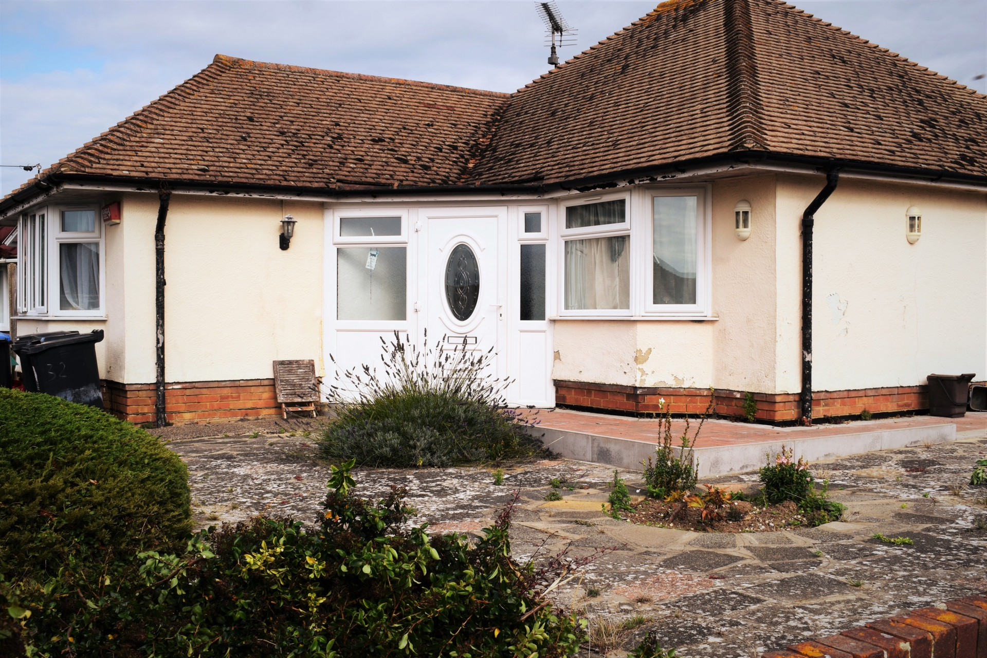 Birchington - 2 Bedroom Bungalow - �1,300 pcm    This detached 2 bedroom bungalow and garage located in the popular village of Birchington is available soon. 