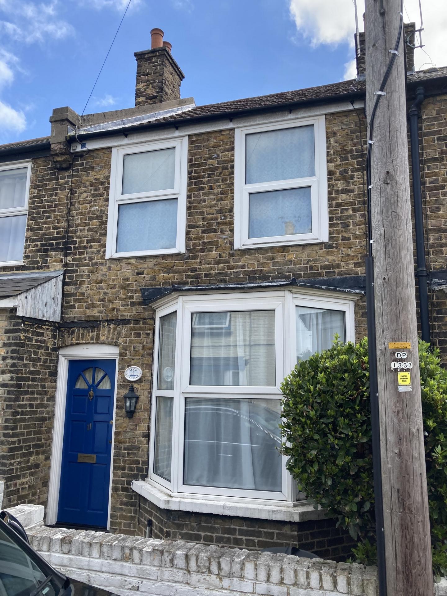 2 bed terraced house to rent in Clarendon Road, Broadstairs 1