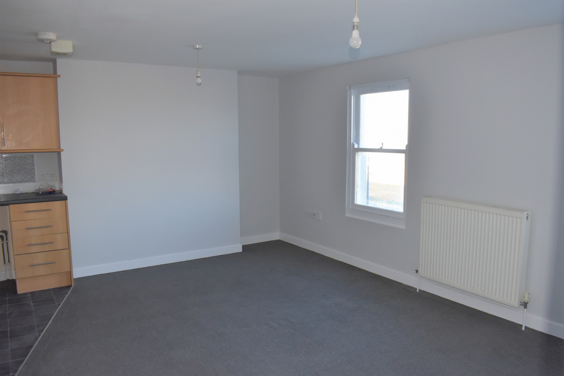 Flat to rent in Marine Terrace, Margate 1