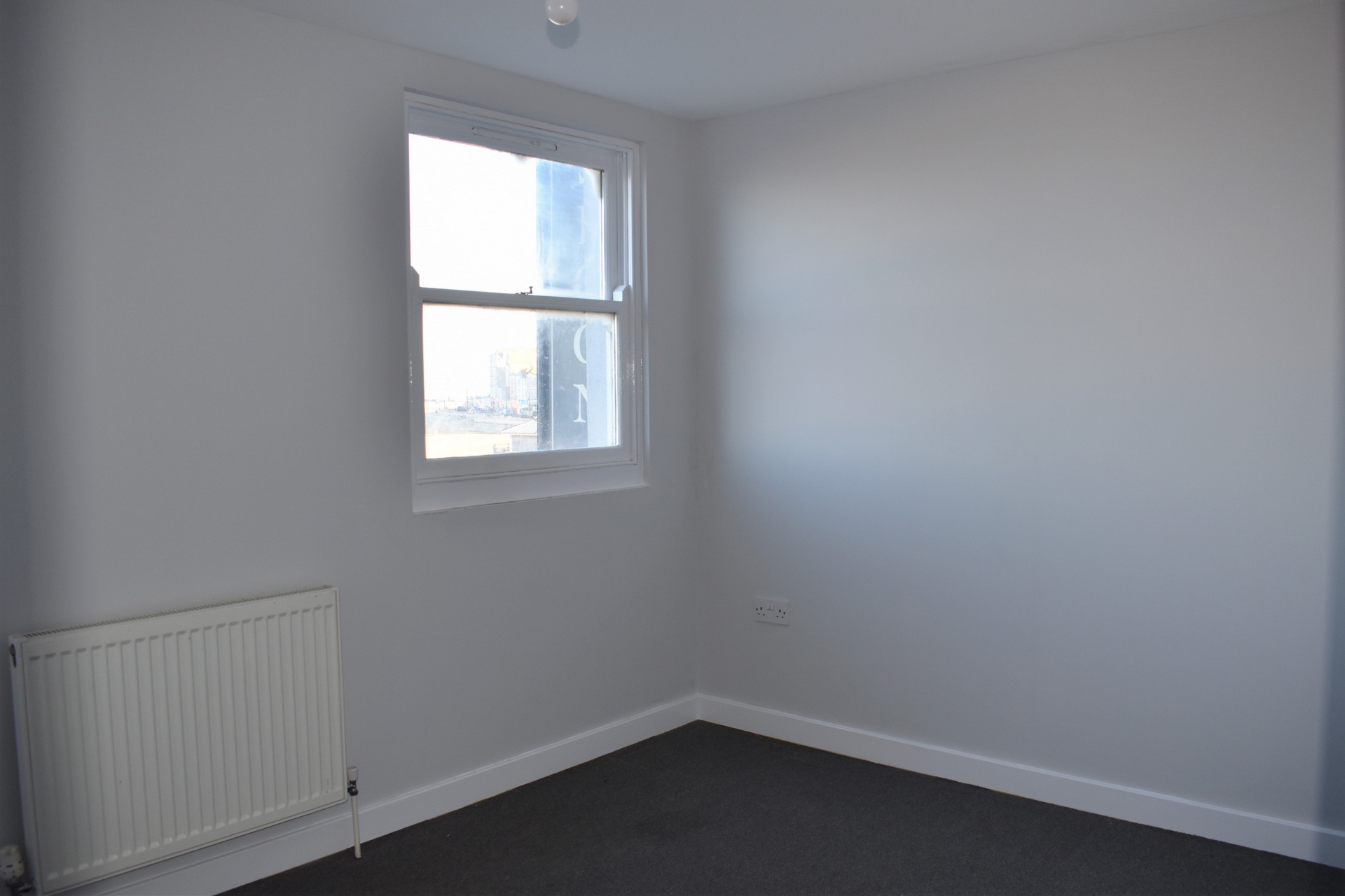 Flat to rent in Marine Terrace, Margate 3