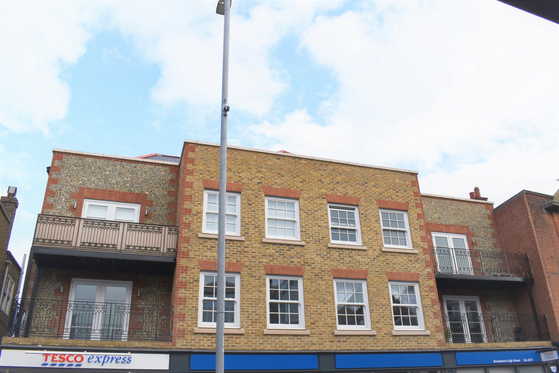 2 bed flat to rent in High Street, Broadstairs, CT10