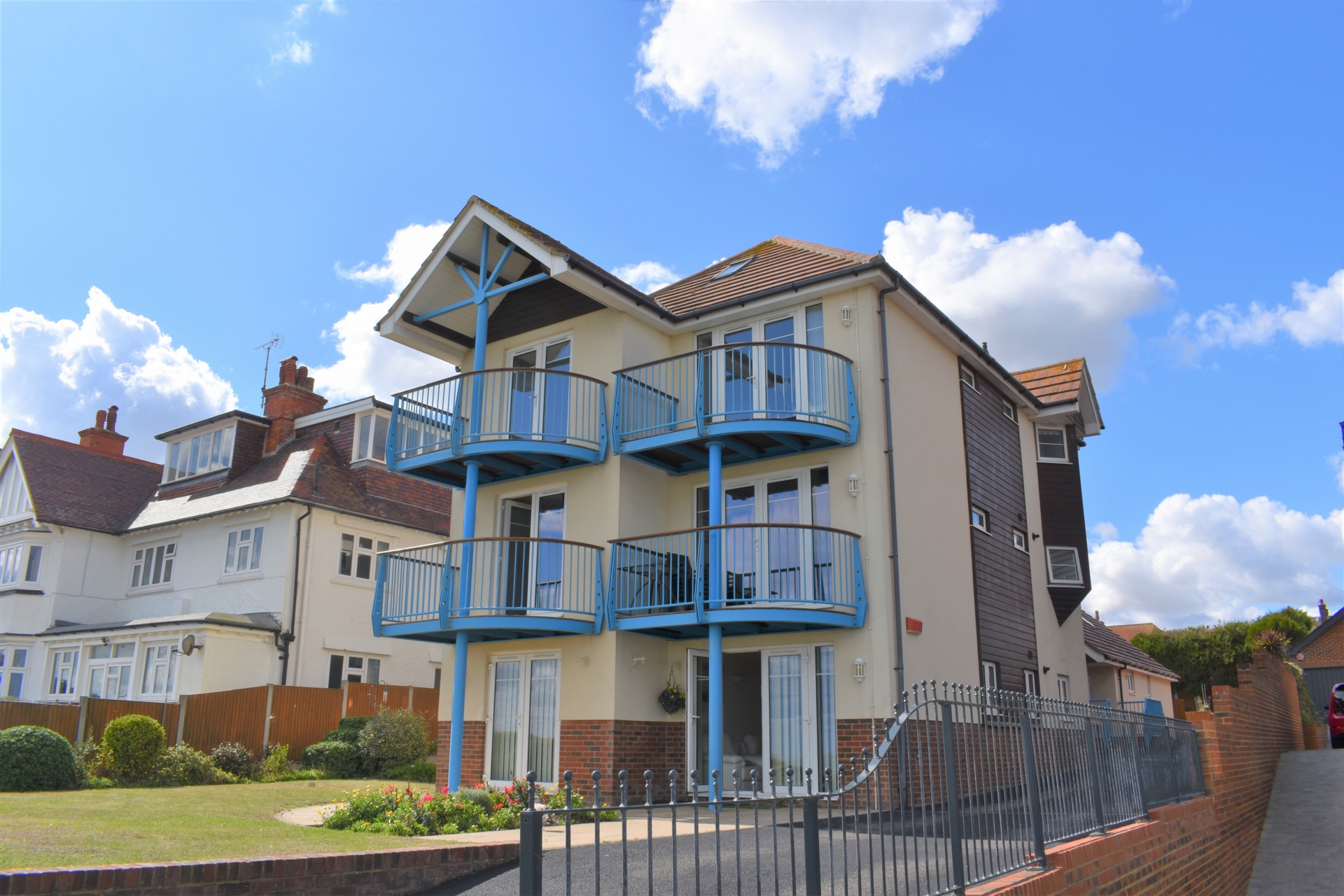 2 bed flat to rent in Western Esplanade, Broadstairs - Property Image 1