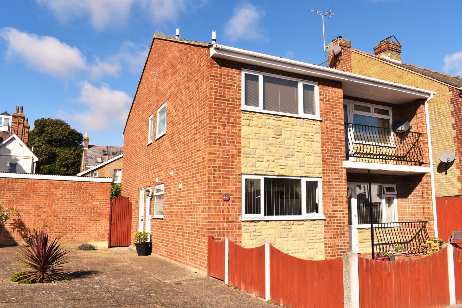 2 bed maisonette to rent in Osborne Road, Broadstairs - Property Image 1