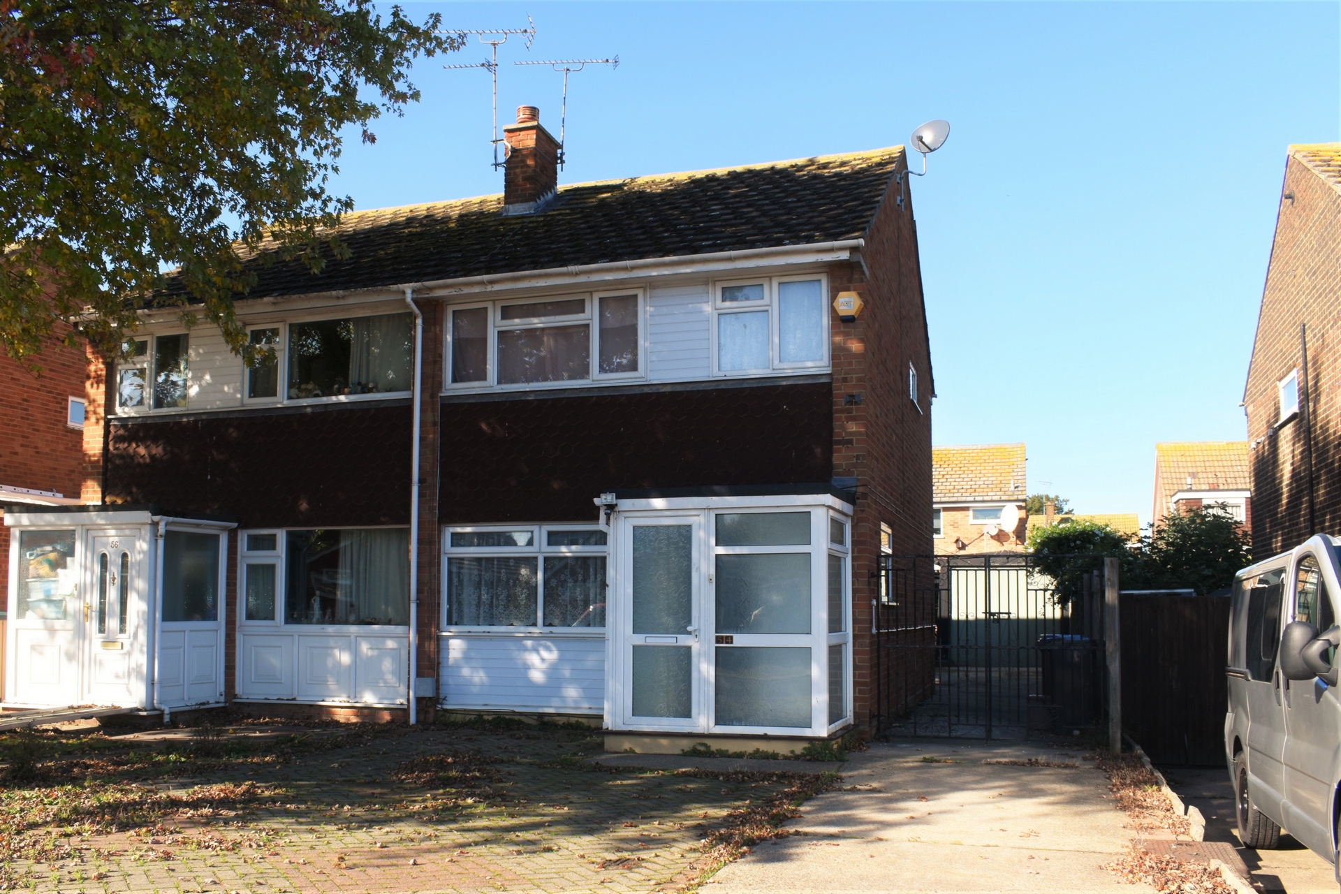 Spacious Three bedroomed house to rent with garden, garage and OSP, close to schools. Viewing highly recommended.