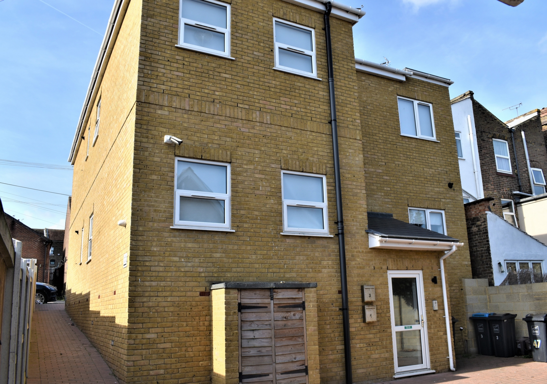 2 bed flat for sale in Central Road, Ramsgate  - Property Image 1