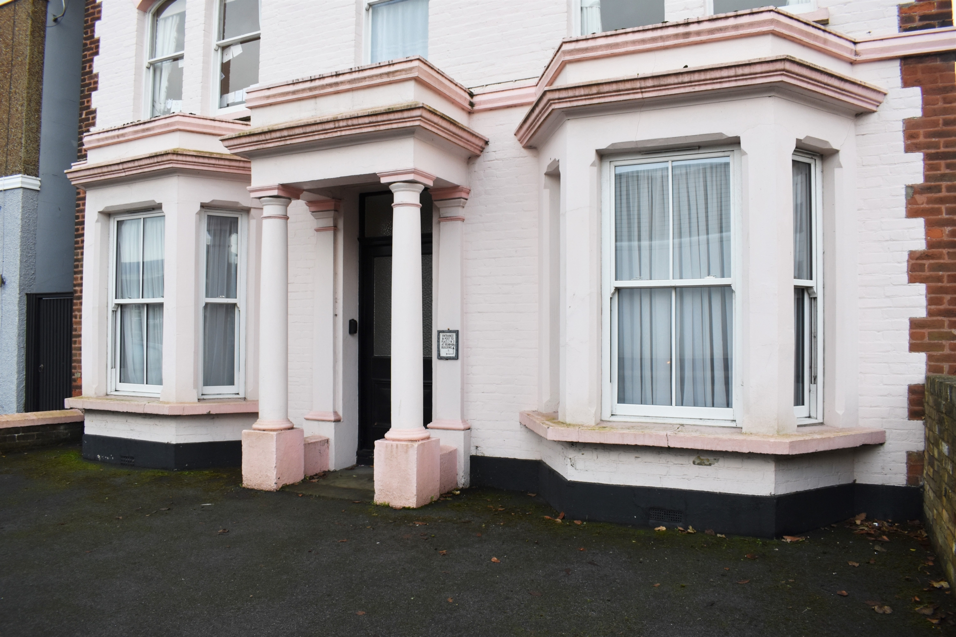 2 bed flat to rent in St Peters Road, Broadstairs  - Property Image 1
