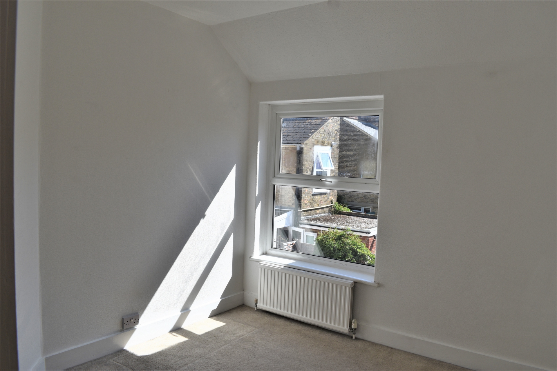 2 bed end of terrace house for sale in Clarendon Road 7