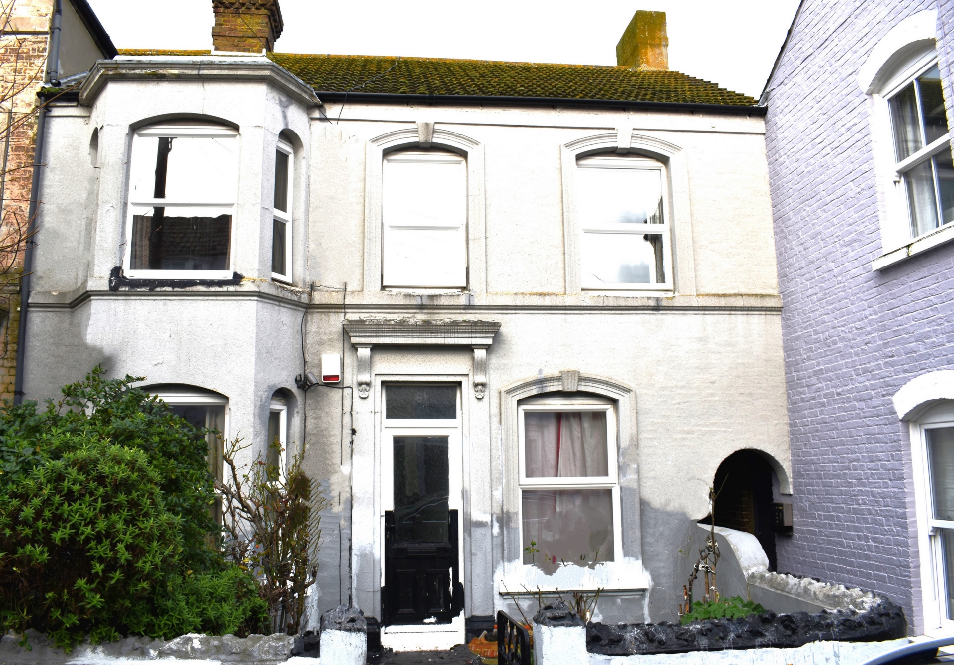 Period Property - 3/4 bedrooms in need of full refurbishment which is reflected in the asking price perfectly placed in the heart of Broadstairs!
