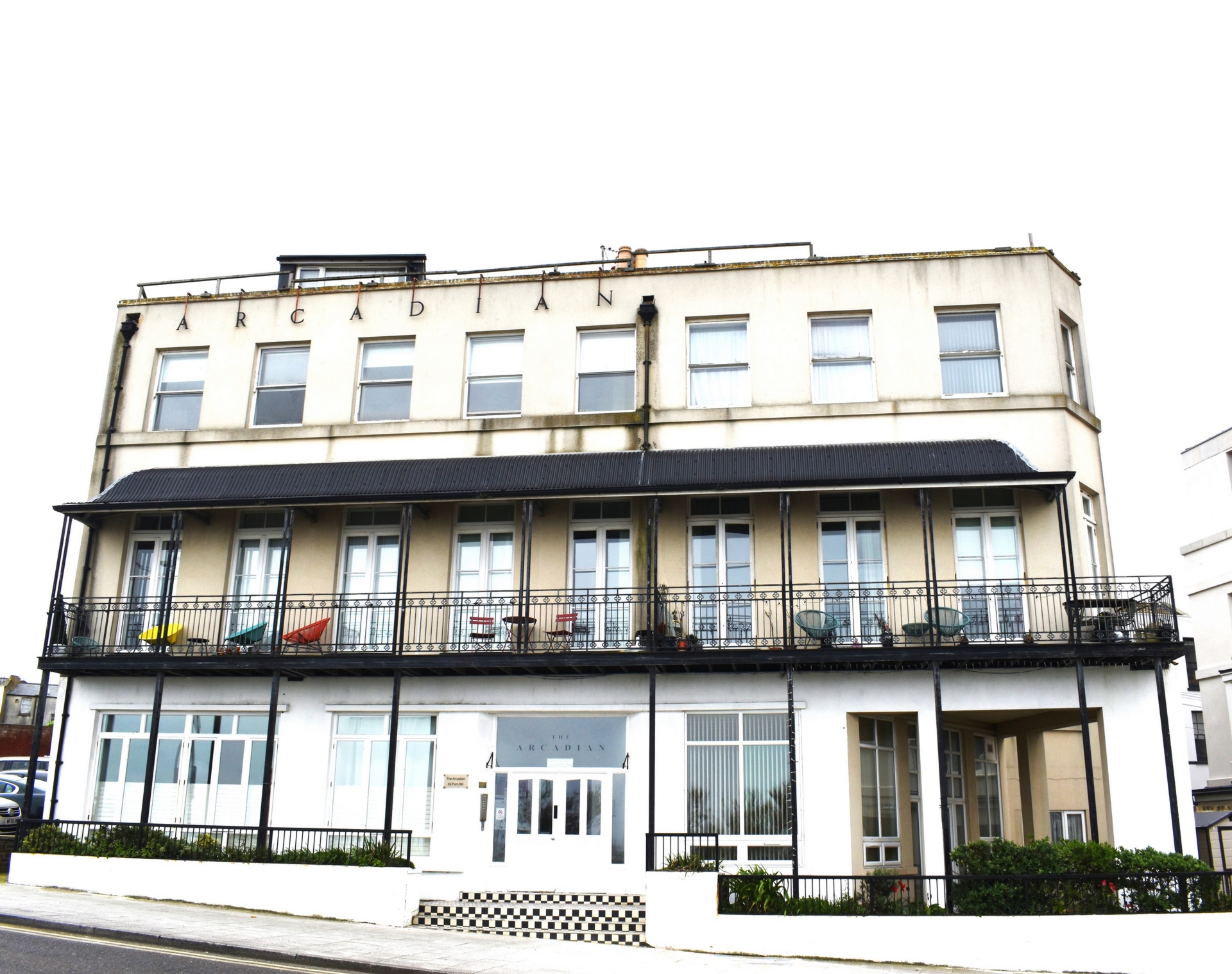 STUNNING **CHAIN FREE** SEA FRONT GROUND FLOOR APARTMENT - LOCATED IN AN ESTABLISHED UPMARKET BLOCK IN PART OF MARGATE'S OLD TOWN.