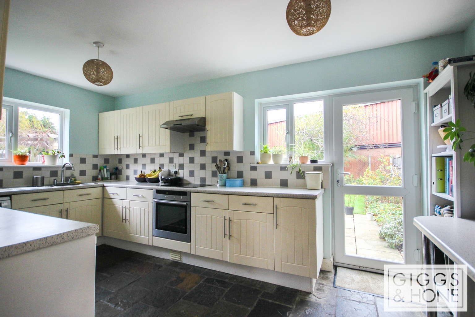 3 bed semi-detached house for sale in Lynton Grove, Bedford  - Property Image 5