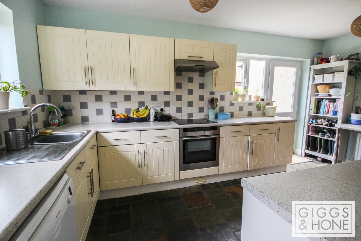 3 bed semi-detached house for sale in Lynton Grove, Bedford  - Property Image 3