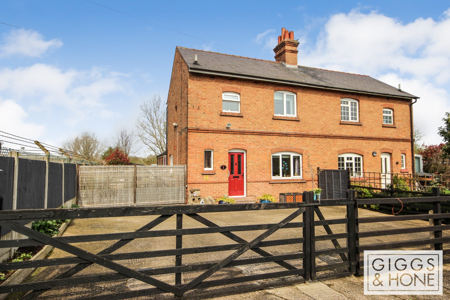 3 bed semi-detached house for sale in Summerhouse Hill, Bedford  - Property Image 1