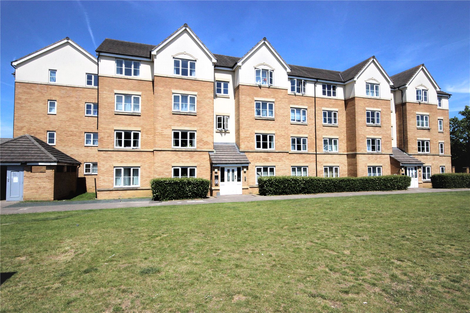 2 bed apartment to rent in Crowe Road, Bedford, MK40