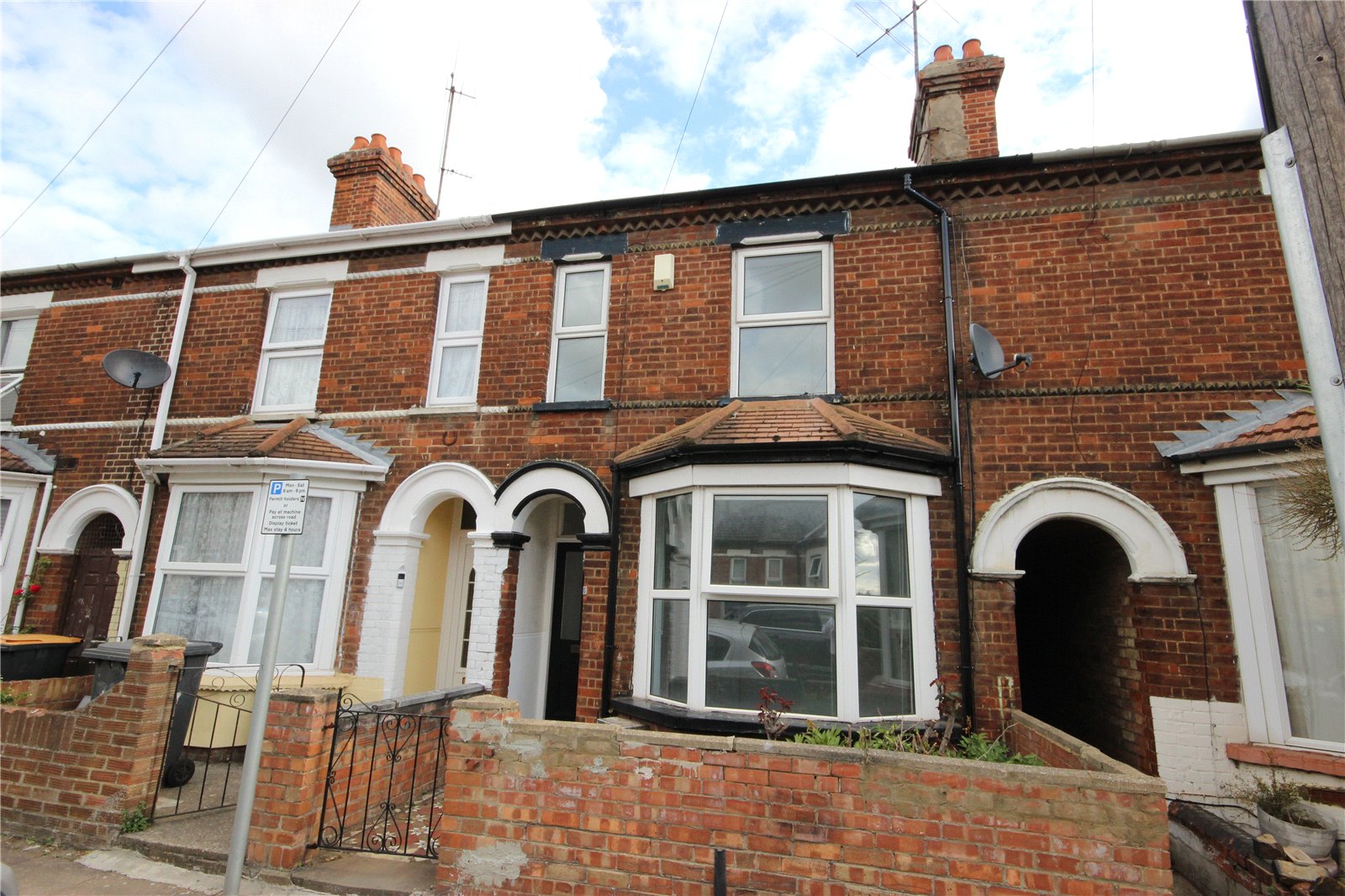 3 bed house to rent in Sandhurst Road, Bedford - Property Image 1
