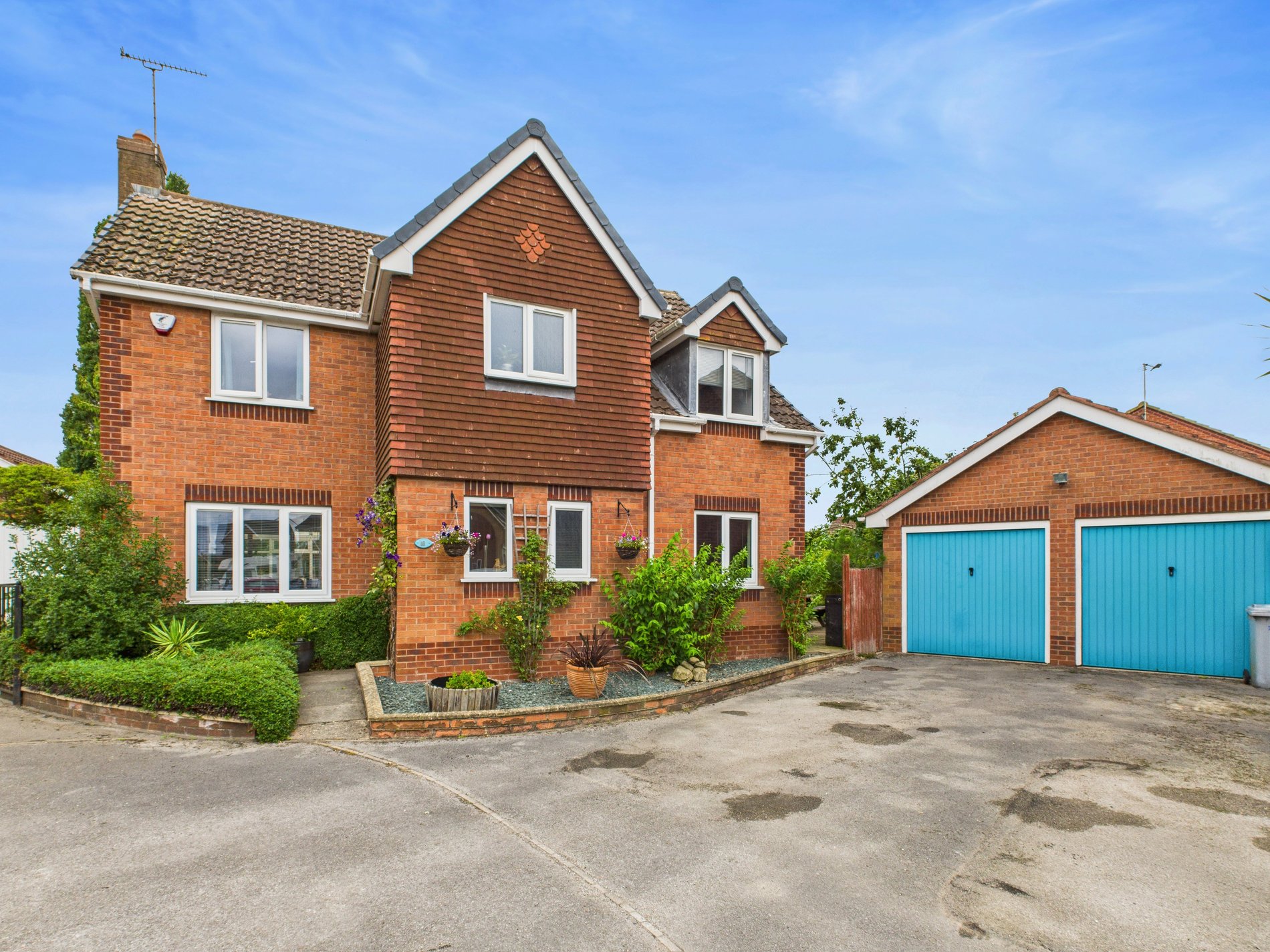4 bed detached house for sale in Bramble Close, Bilsthorpe, NG22  - Property Image 1