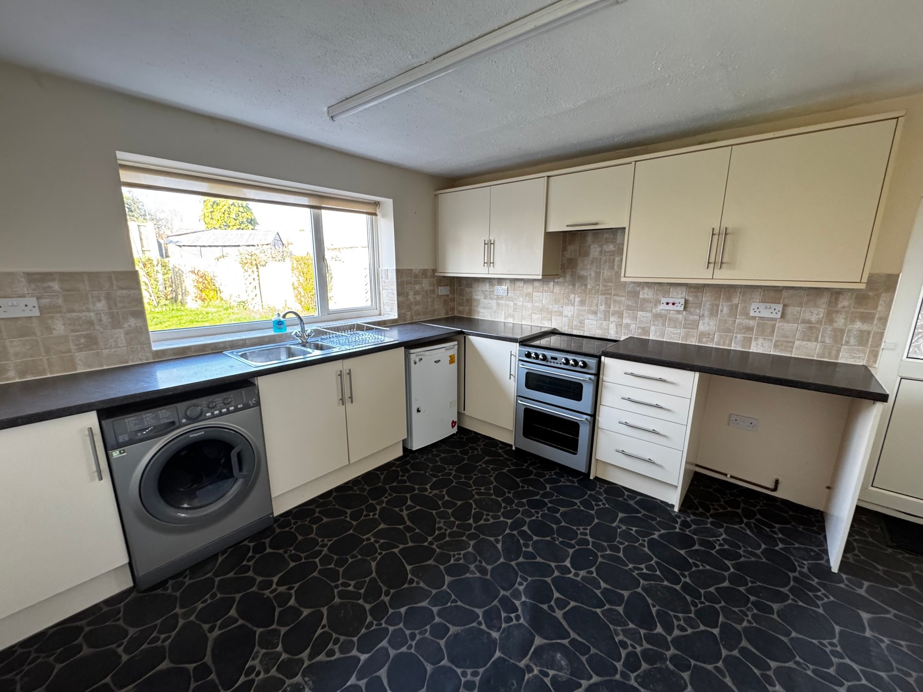 3 bed semi-detached house for sale in The Markhams, New Ollerton, NG22  - Property Image 4
