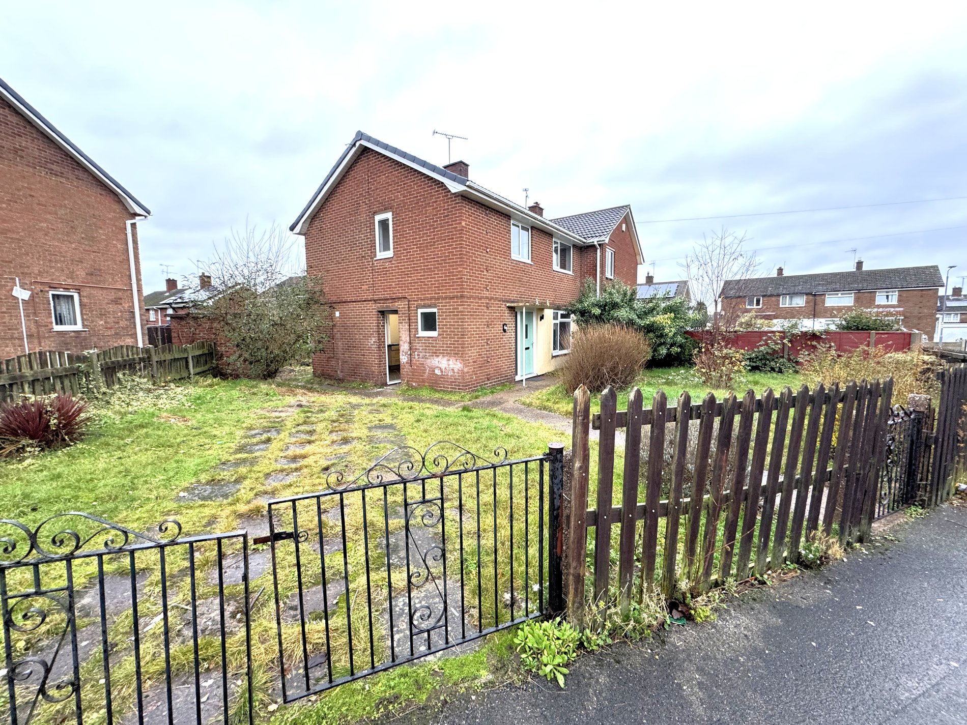 3 bed semi-detached house to rent in Breck Bank, New Ollerton, NG22  - Property Image 2