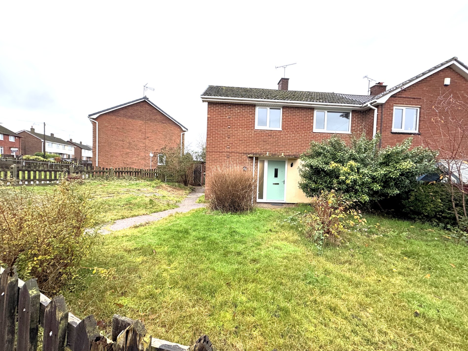 3 bed semi-detached house to rent in Breck Bank, New Ollerton, NG22