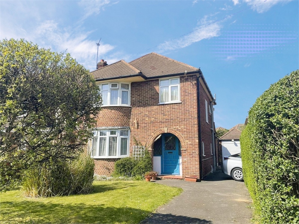 This well presented three bedroom detached house located in the CASTLEVIEW CATCHMENT AREA. Through lounge/dining area, well maintained garden with gardener included. Driveway Parking, Unfurnished. Available 1st July 2022.  