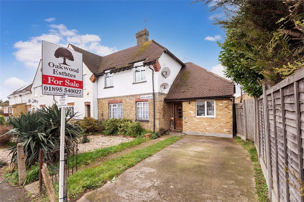 <p>*VIDEO TOUR*</p><p>Oakwood Estates are pleased to present to the market this Development opportunity! Four bedroom semi-detached with Development opportunity, with Planning, approved to add a two bedroom end of terrace with potential to be extended to accommodate a 3 bedroom house. The property also benefits from being on the new Crossrail line (West Drayton Station).</p>