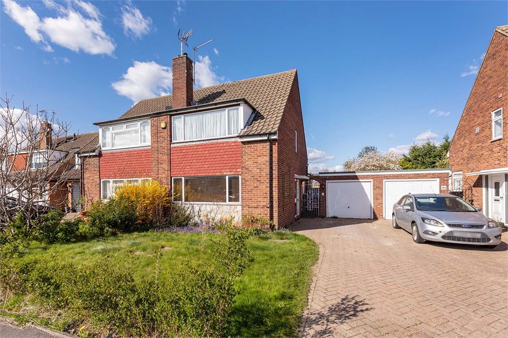 **VIDEO TOUR AVAILABLE** EXTENDED semi-detached family home close to local schools. Recently renovated shower room, downstairs WC, 15ft lounge, 16ft kitchen/diner, driveway parking.