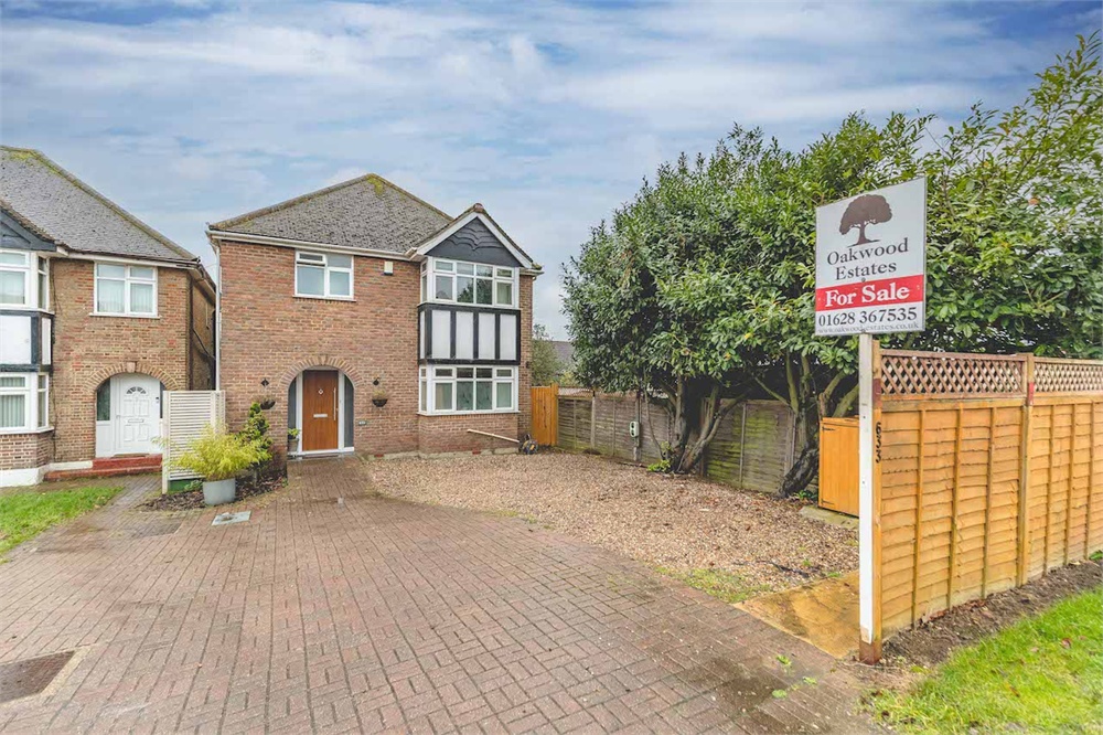 ** VIDEO TOUR AVAILABLE ** Four bedroom detached house located within short walk of Burnham Grammar School, POT TO EXTEND INTO LOFT (STP), 22FT LIVING ROOM, 10ft dining room, 11ft fitted kitchen, study, downstairs WC, 2 BATHROOMS, SOUTH-FACING GARDEN, parking for 3 cars. 