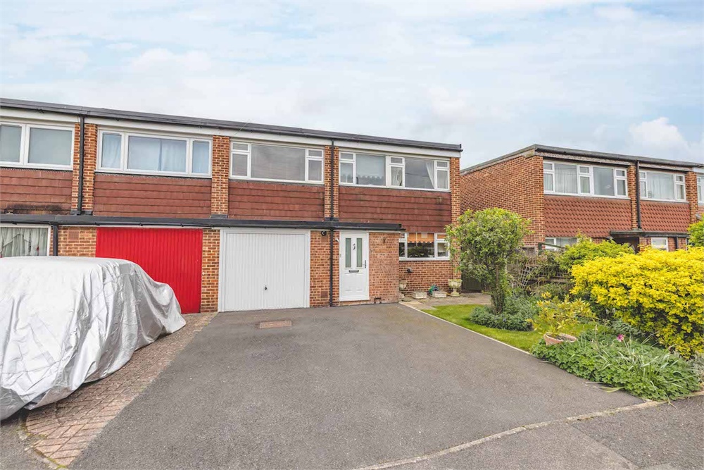 ** VIDEO TOUR AVAILABLE ** Four DOUBLE bedroom semi-detached house situated on CUL-SE-SAC road within 0.4 miles of Burnham Train Station (Cross Rail), 23FT LIVING/DINING ROOM, 12ft fitted kitchen, downstairs WC, 4 PIECE BATHROOM, 19FT GARAGE, parking for 2 cars, NO CHAIN.