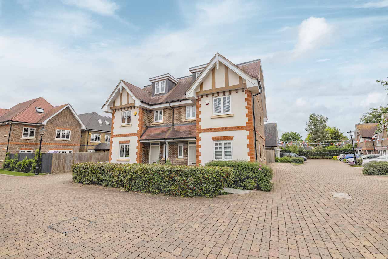 <p>An immaculately presented 4 bedroom, 3 bathroom family home set over three floors, with an enclosed rear garden and parking, located on a private development in the village of Old Windsor. *VIDEO TOUR AVAILABLE *</p><p></p><p></p><p></p><p></p>