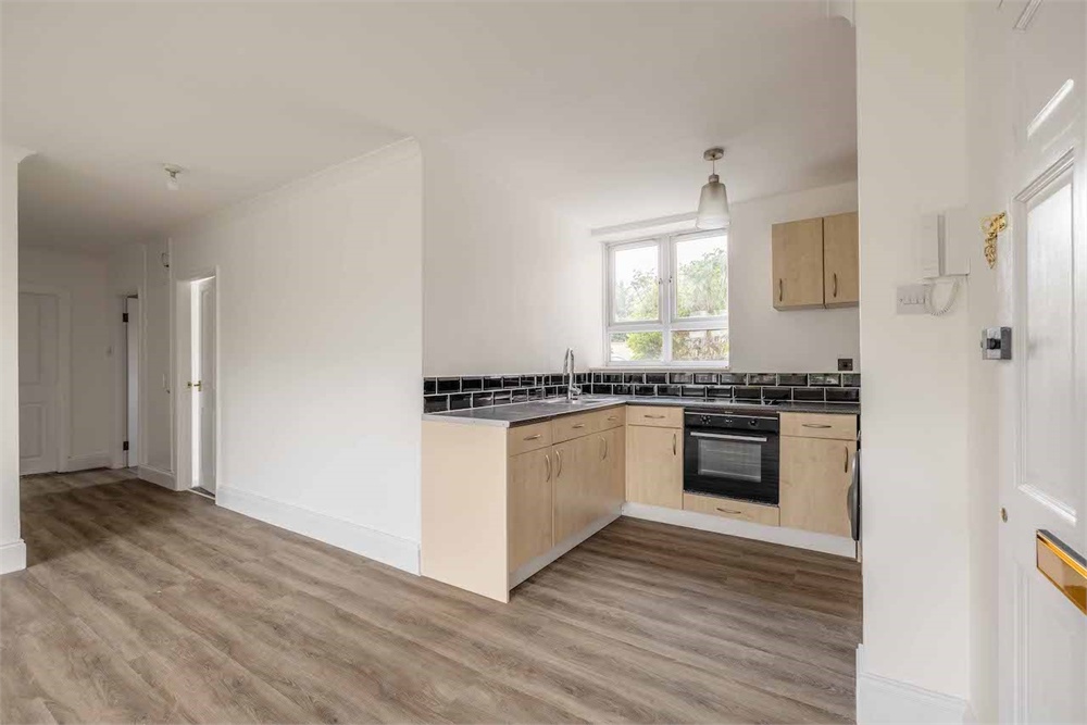 3 bed flat for sale in Bathurst Walk, Richings Park  - Property Image 3
