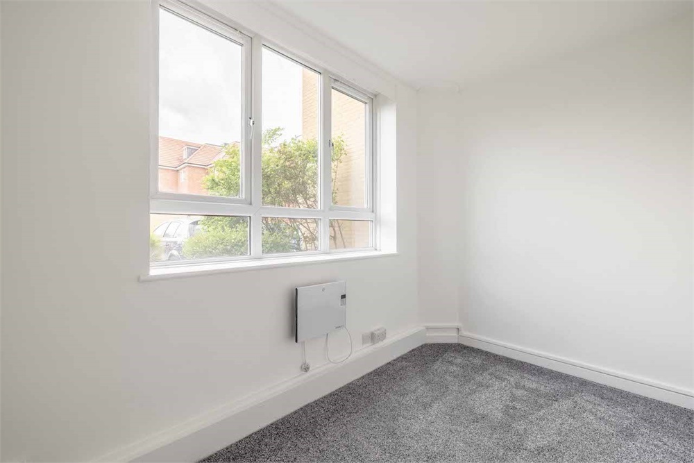 3 bed flat for sale in Bathurst Walk, Richings Park  - Property Image 11
