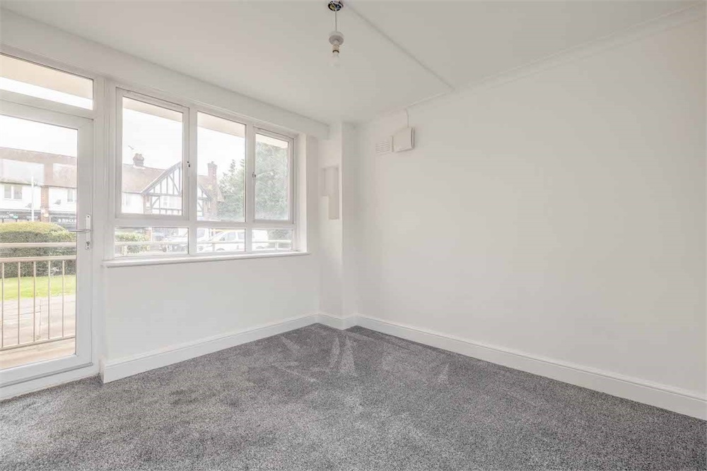 3 bed flat for sale in Bathurst Walk, Richings Park  - Property Image 4