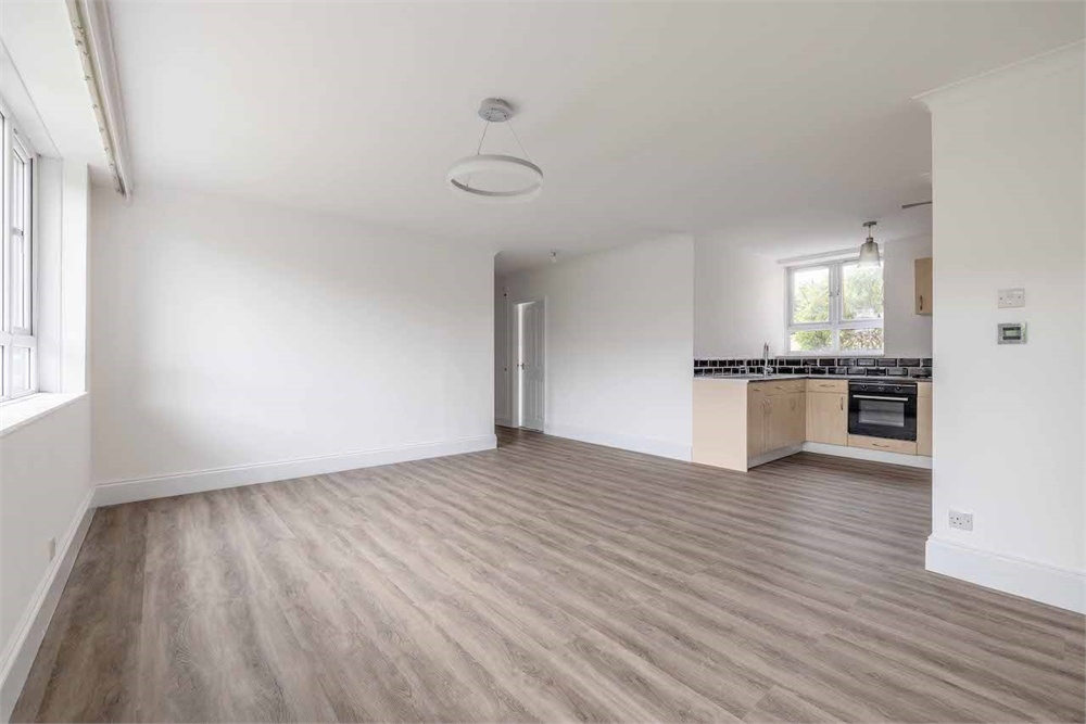 3 bed flat for sale in Bathurst Walk, Richings Park  - Property Image 9