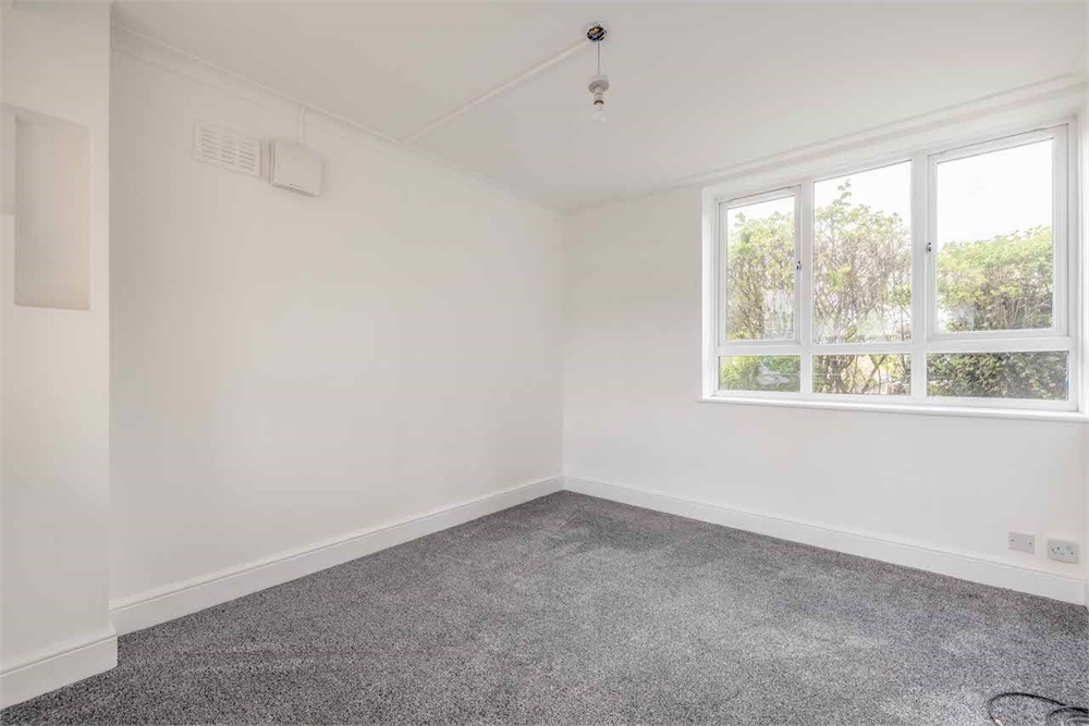3 bed flat for sale in Bathurst Walk, Richings Park  - Property Image 6