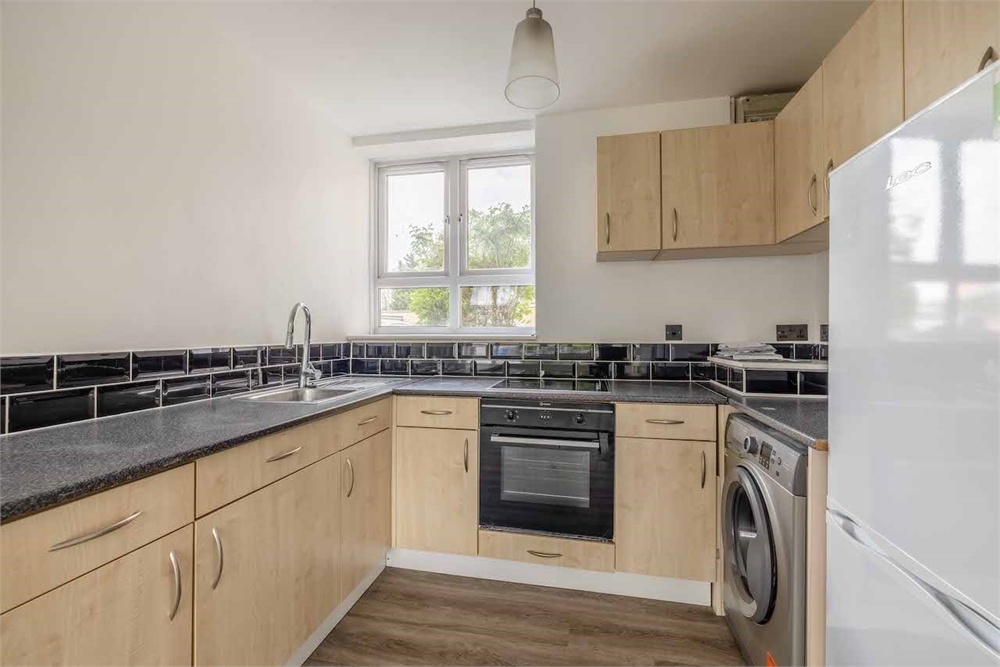 3 bed flat for sale in Bathurst Walk, Richings Park  - Property Image 10