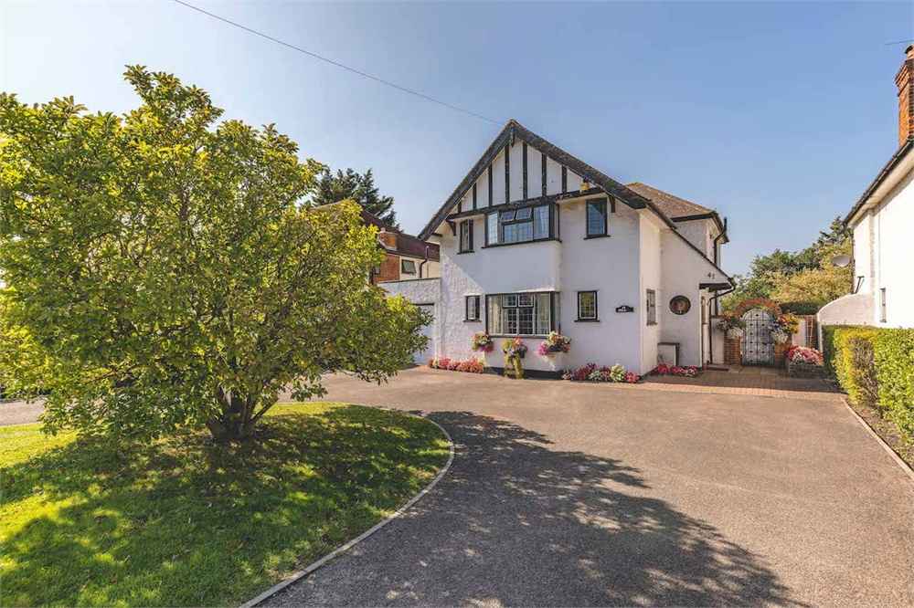 FIVE bedroom detached house, three receptions, three bathrooms, kitchen/diner, west facing garden, carriage driveway for 8 cars. POTENTIAL TO EXTEN (STPP)