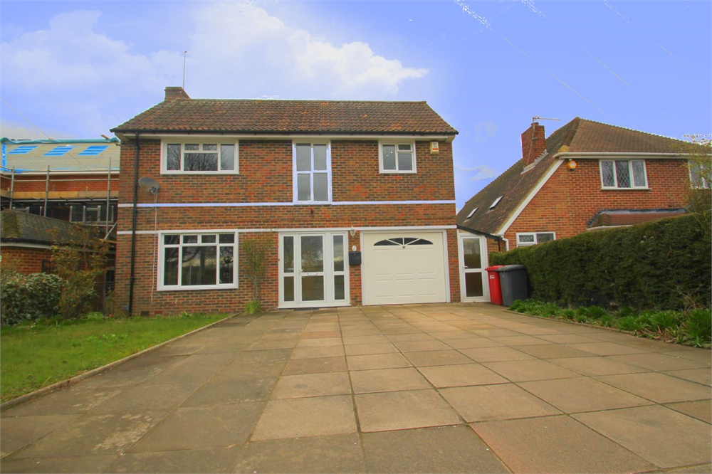 3 bed detached house to rent  - Property Image 1