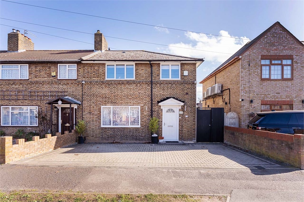 OPEN DAY BY APPOINTMENT ONLY SATURDAY 19TH MARCH BETWEEN 1:30 - 4:30<br/><br/>Oakwood Estates are extremely excited to present to the market this immaculate and fully updated three bed semi detached property. The property boasts a stunning open plan 6.59m x 6.17m Dining Area / Kitchen / Sitting Room, South East facing Conservatory, three bedrooms, family bathroom. 