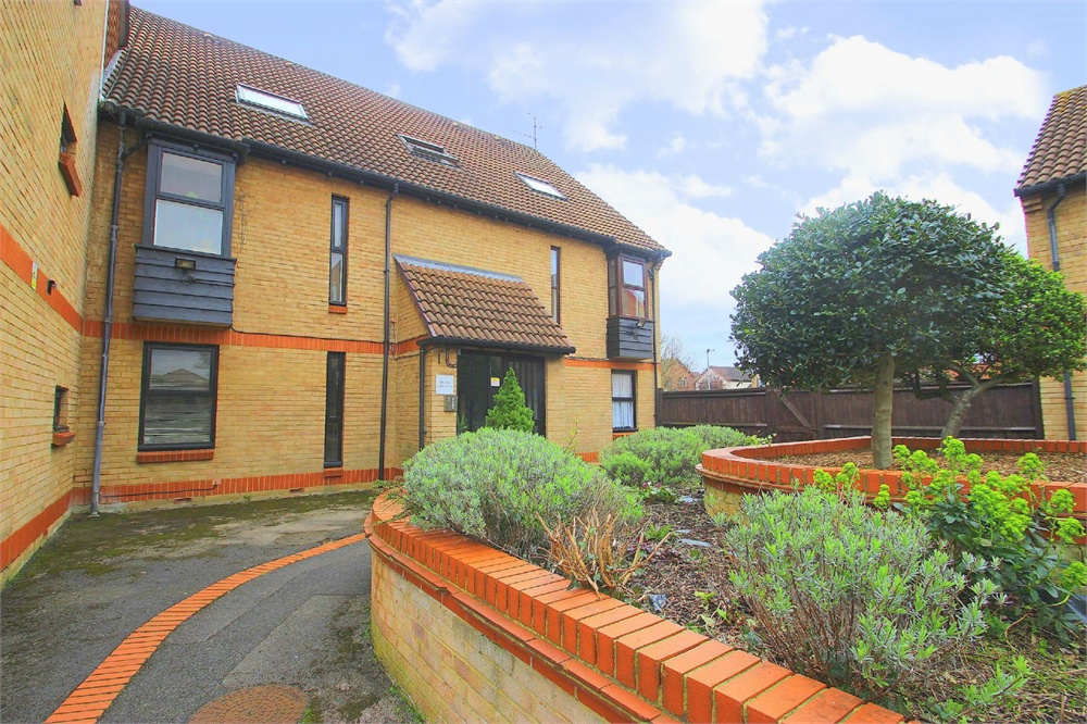 *** OPEN HOUSE - SATURDAY 21ST MAY 12PM - 1:30PM *** An extremely well presented one bedroom flat situated a short distance to Train Station and other local amenities. Accommodation comprises lounge, kitchen and bathroom. The property is available 2nd July and provided unfurnished. 