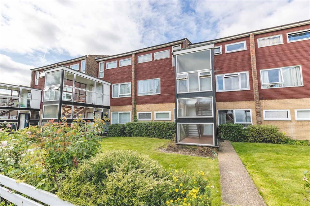 <p>A conveniently situated three bedroom, split level apartment located within short walk of the local shops and amenities and within only a short drive of the local transport links. Available immediately and provided unfurnished. </p>