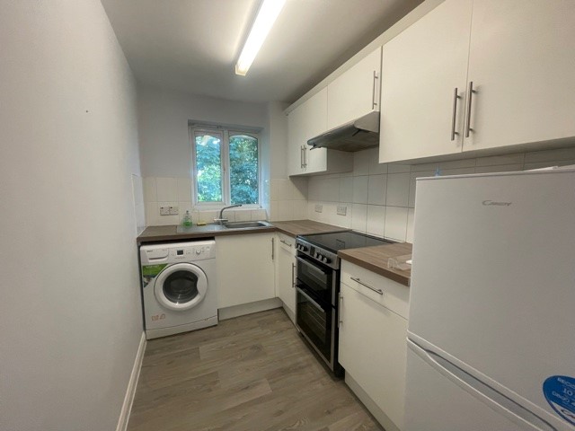 <p>A newly refurbished one bedroom flat to rent. Property comprises of double bedroom, spacious living area, modern kitchen and bathroom. Finished to a very high standard. Allocated parking for one car. Offered unfurnished and available now.</p>