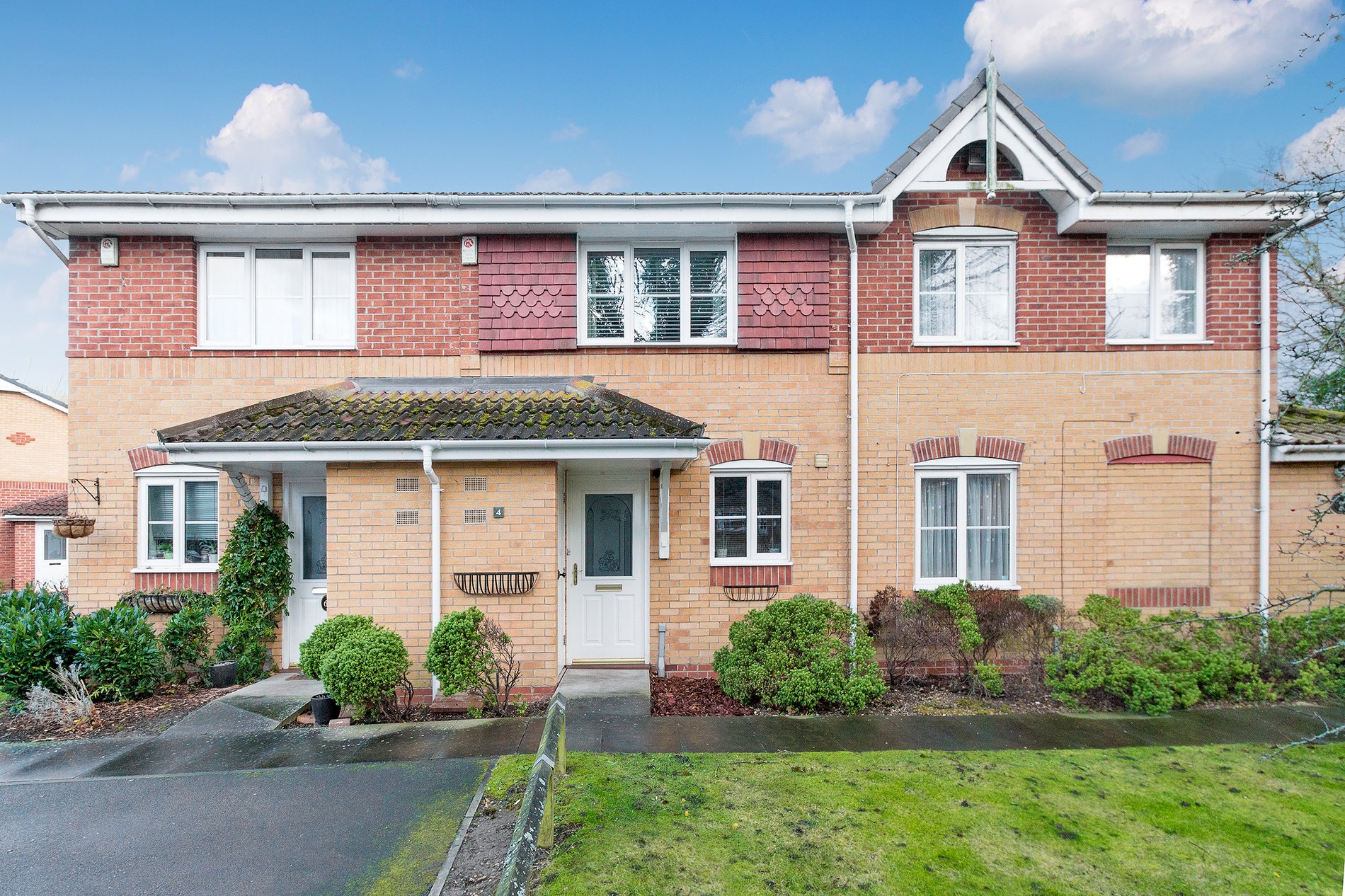 2 bed terraced house for sale in Bessemer Close, Langley  - Property Image 1