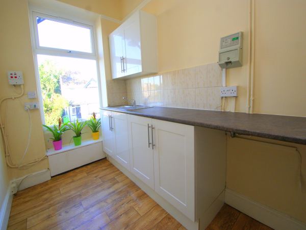 To rent in Yew Tree Road, Slough - Property Image 1