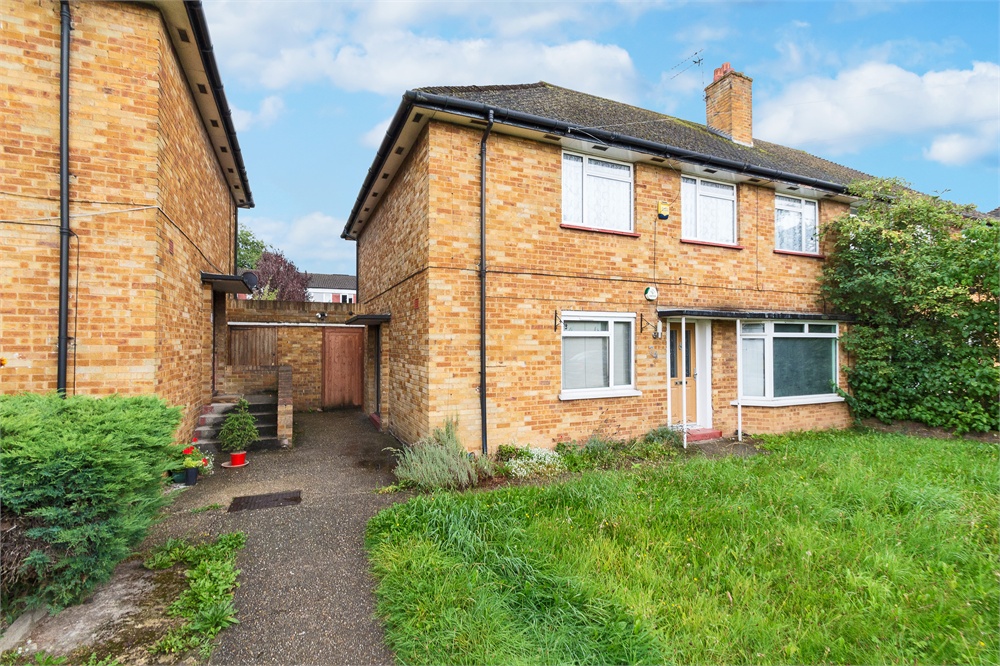 <p>Newly Decorated, Two Double Bedroom first floor apartment located in a quiet road of Uxbridge, within close proximity to Hillingdon Hospital. Unfurnished. Available from the 11th of July.</p>