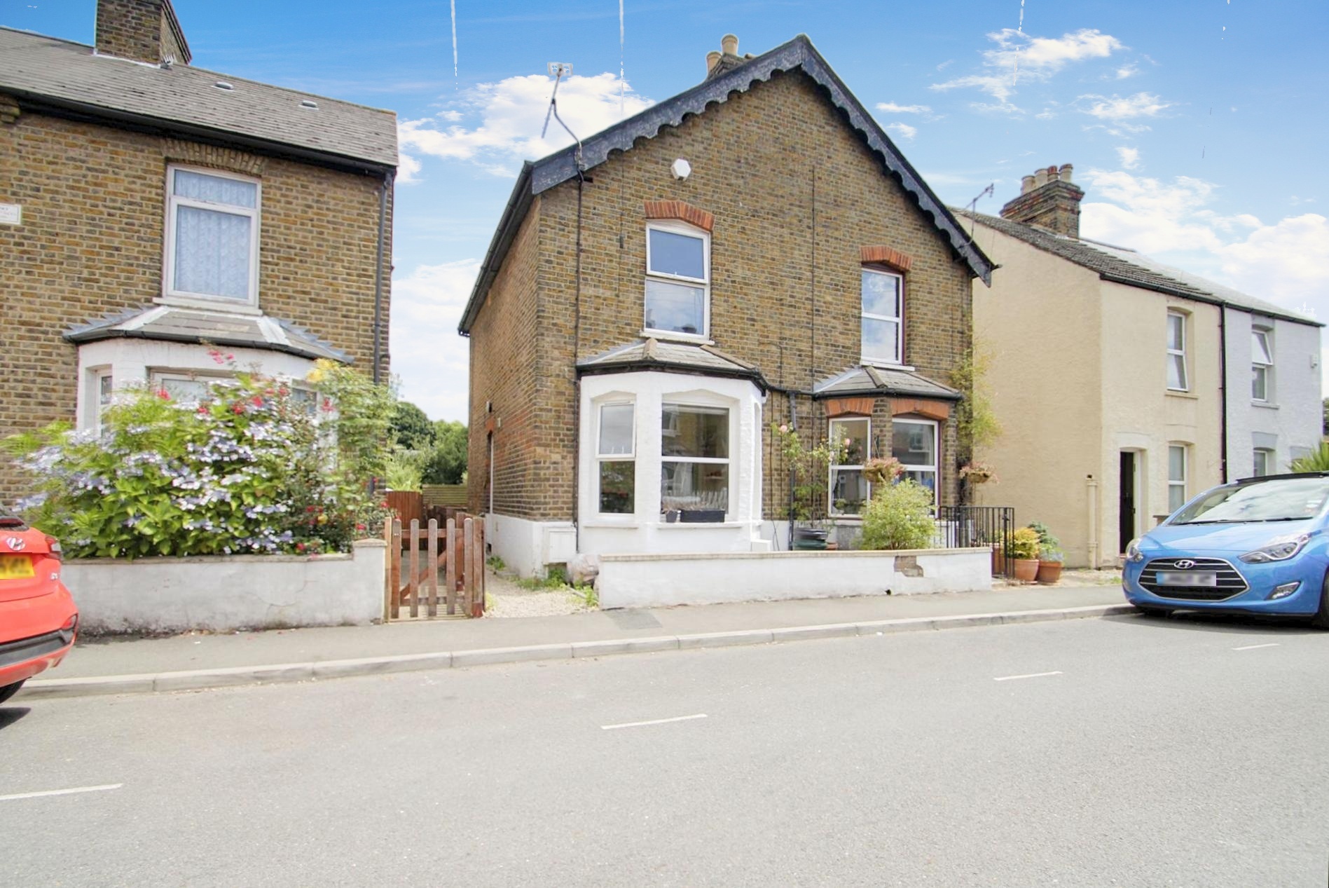 <p>Ground Floor Maisonette is located just a 5-minute walk from West Drayton Station. To the rear of the property is a well-maintained garden. The property comes part furnished and is going to be available from early August. </p>