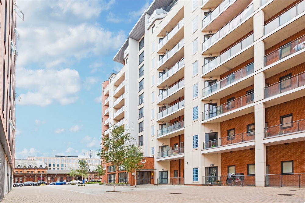 <p>Two DOUBLE bedroom apartment with direct access to Slough TRAIN STATION to Paddington. Secure ALLOCATED PARKING. FURNISHED. Available 6th September 2022. </p>
