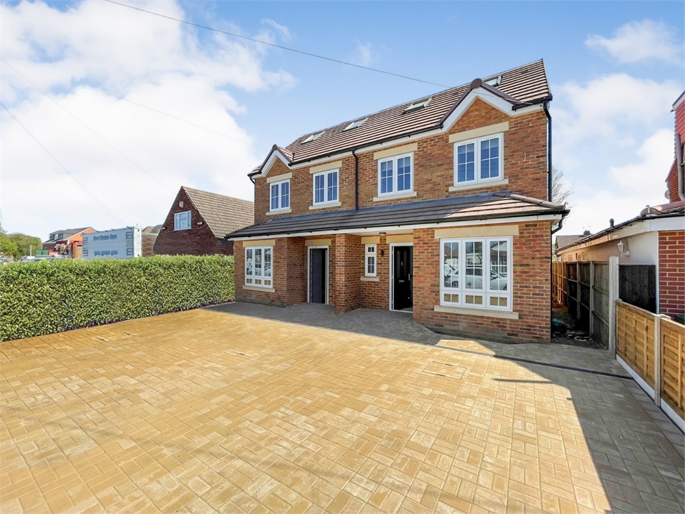 <p>A very well presented and modern five bedroom, three bathroom home ideal for a family or corporate let. Walking distance to Burnham train station. Driveway parking for two cars. Offered unfurnished and available August 27th.</p>