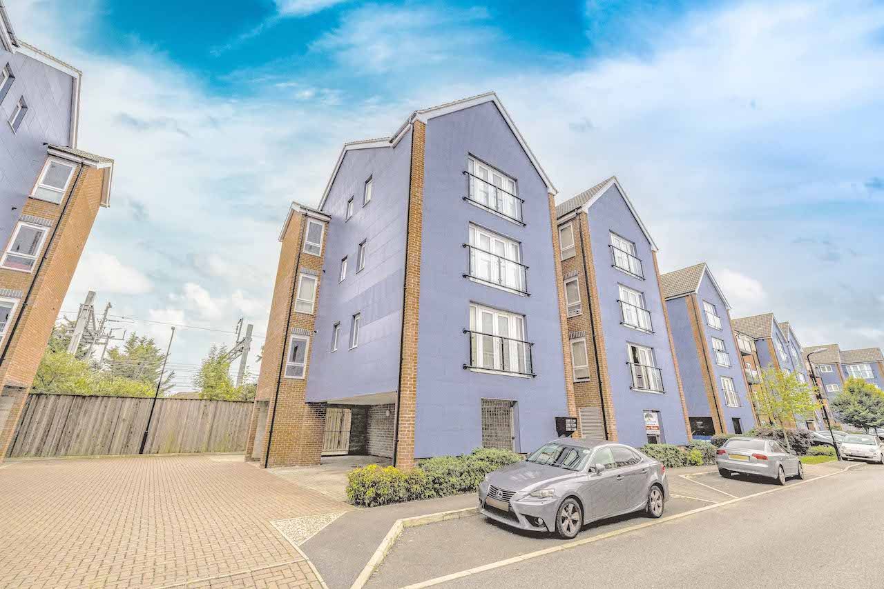 2 bed flat for sale in Chadwick Road, Langley - Property Image 1