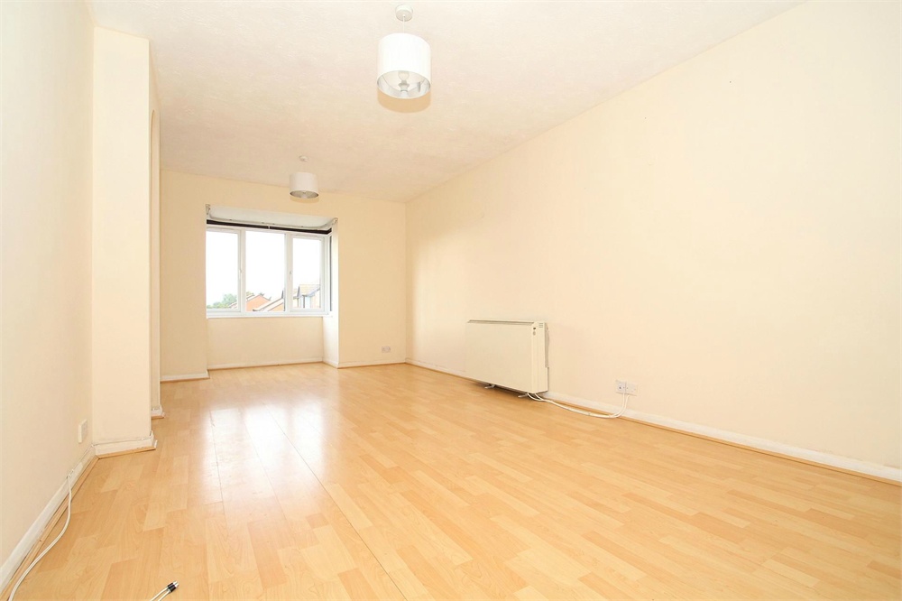 2 bed flat for sale in Hawthorne Crescent, West Drayton  - Property Image 2